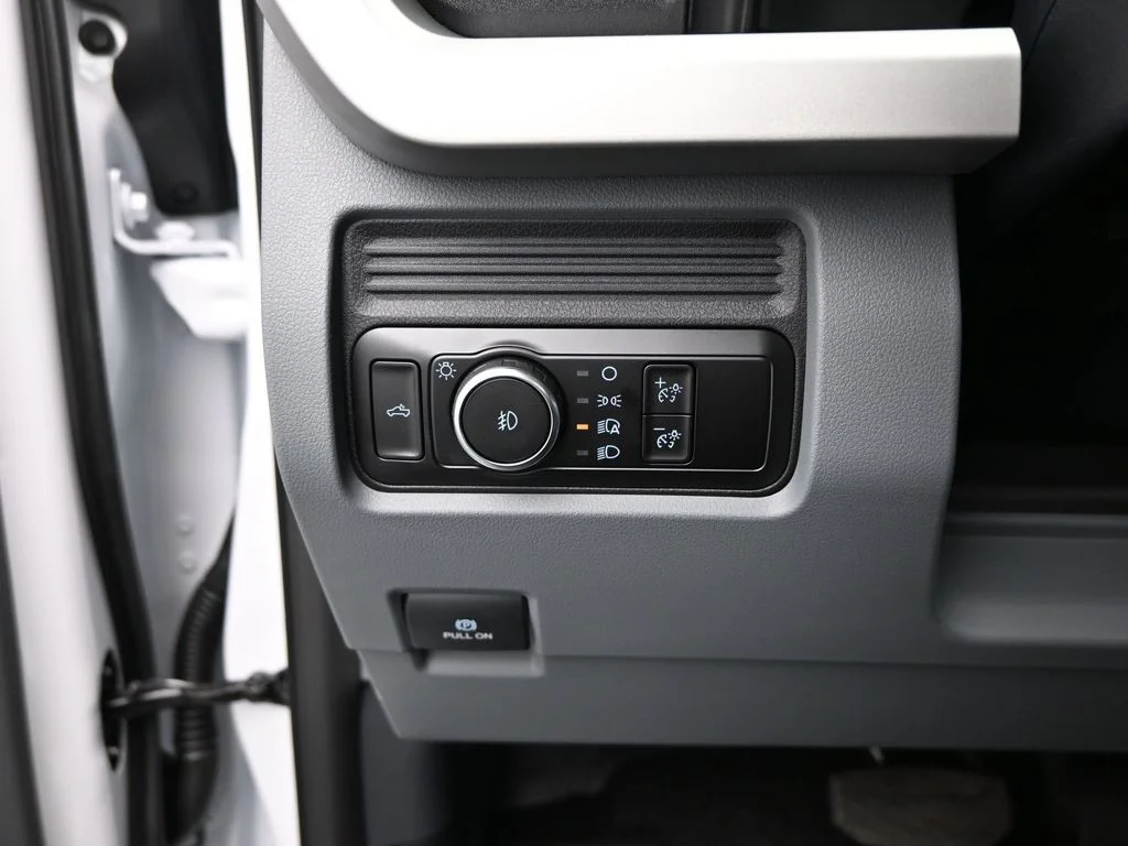 New 2026 Oxford White Ford XL image 11