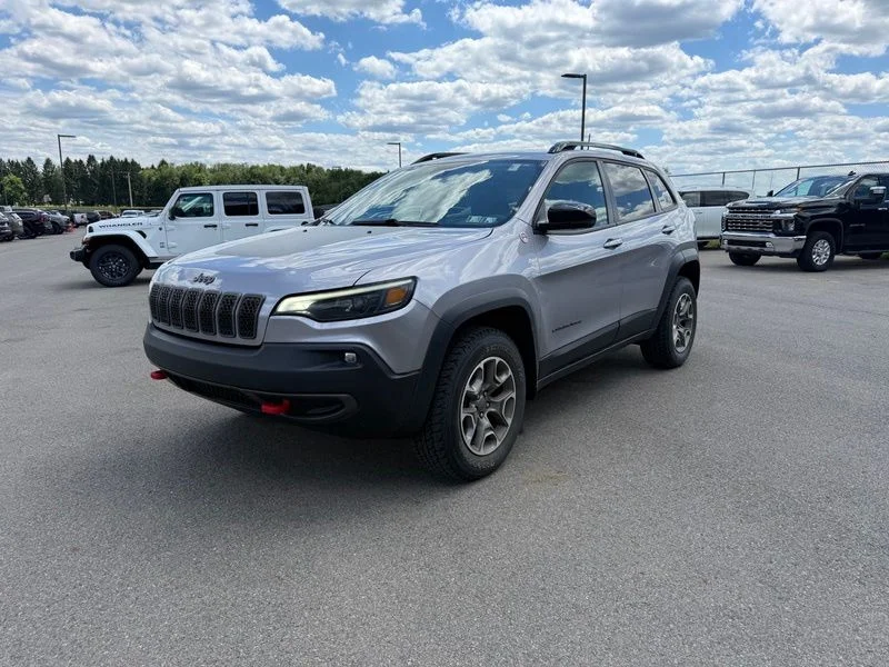 Used 2022 Silver Jeep Trailhawk image 3