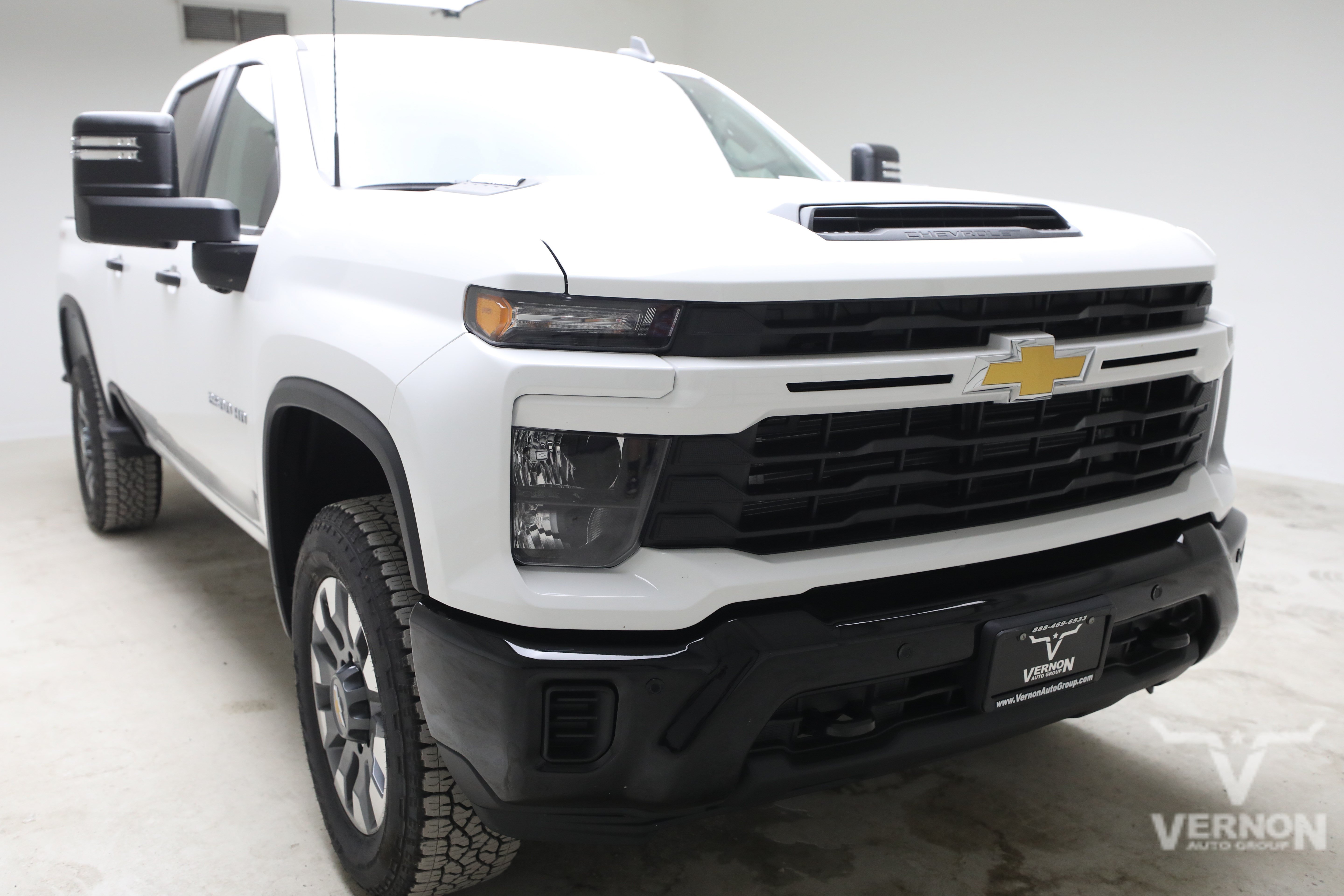 New 2026 Summit White Chevrolet N image 1