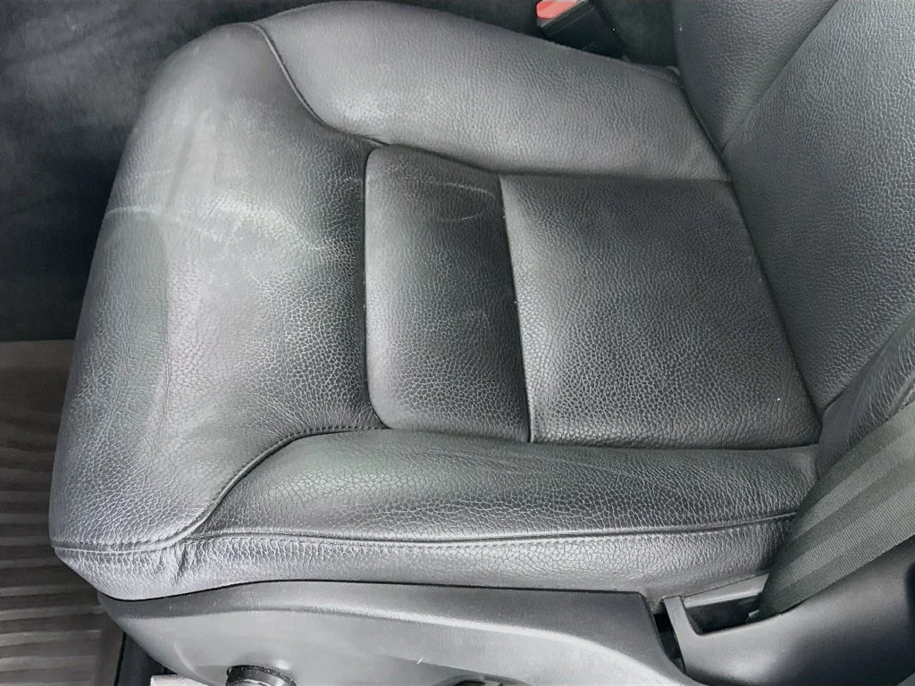 Certified Used 2024 Gray Metallic Volvo B6 Plus Bright Theme 6-Seater image 18