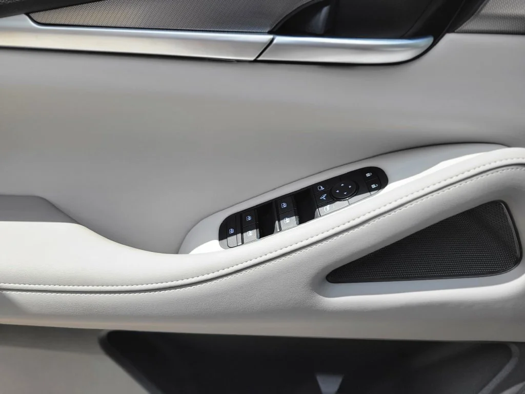 New 2027 White INFINITI LUXE image 18