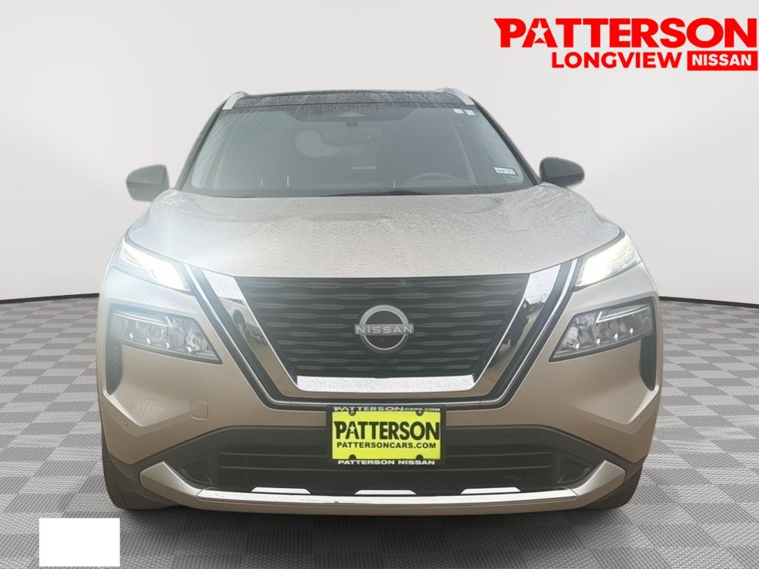 Used 2023 Champagne Silver Metallic Nissan Platinum image 2