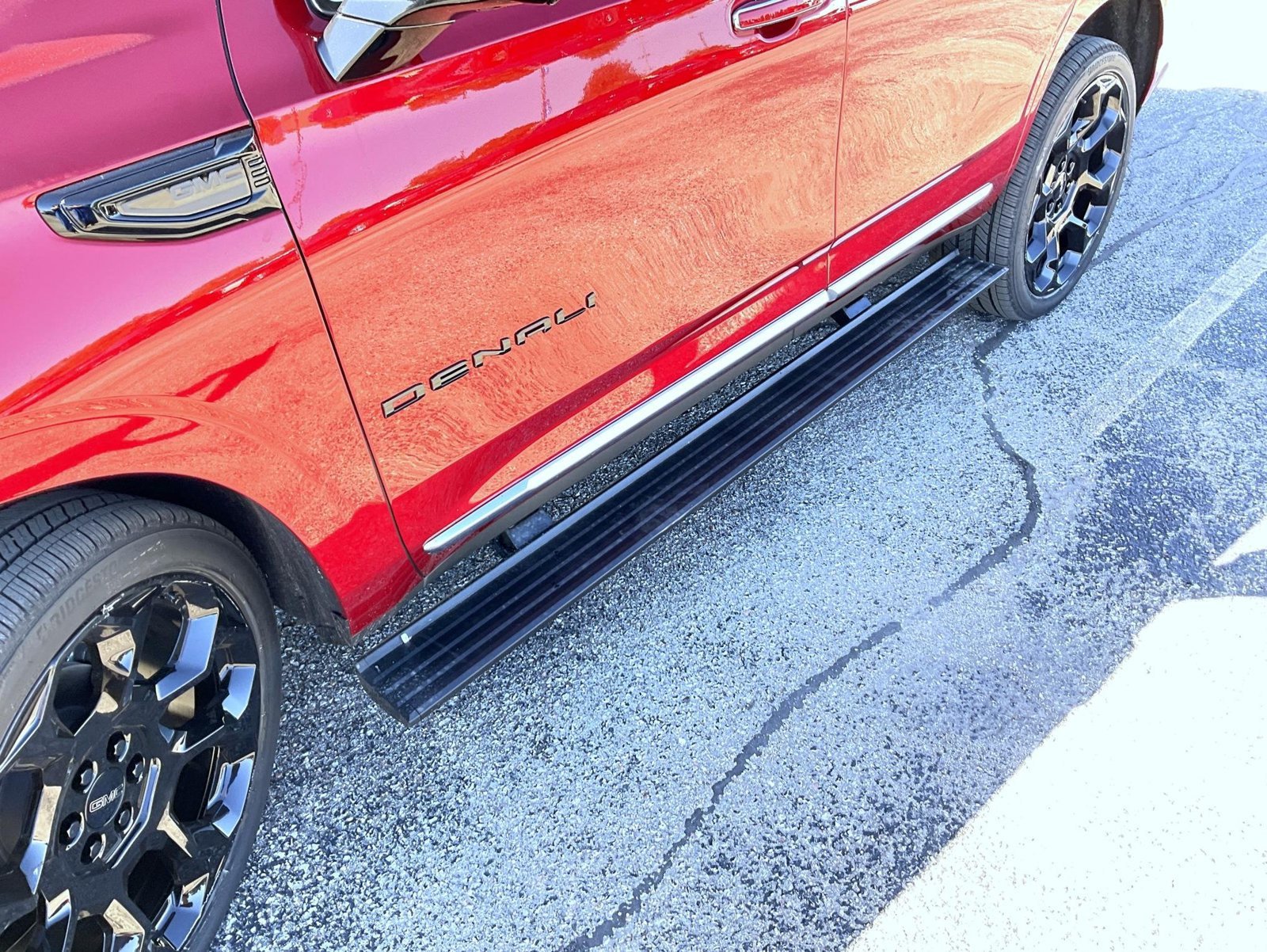 2026 GMC Yukon Denali - Photo 23