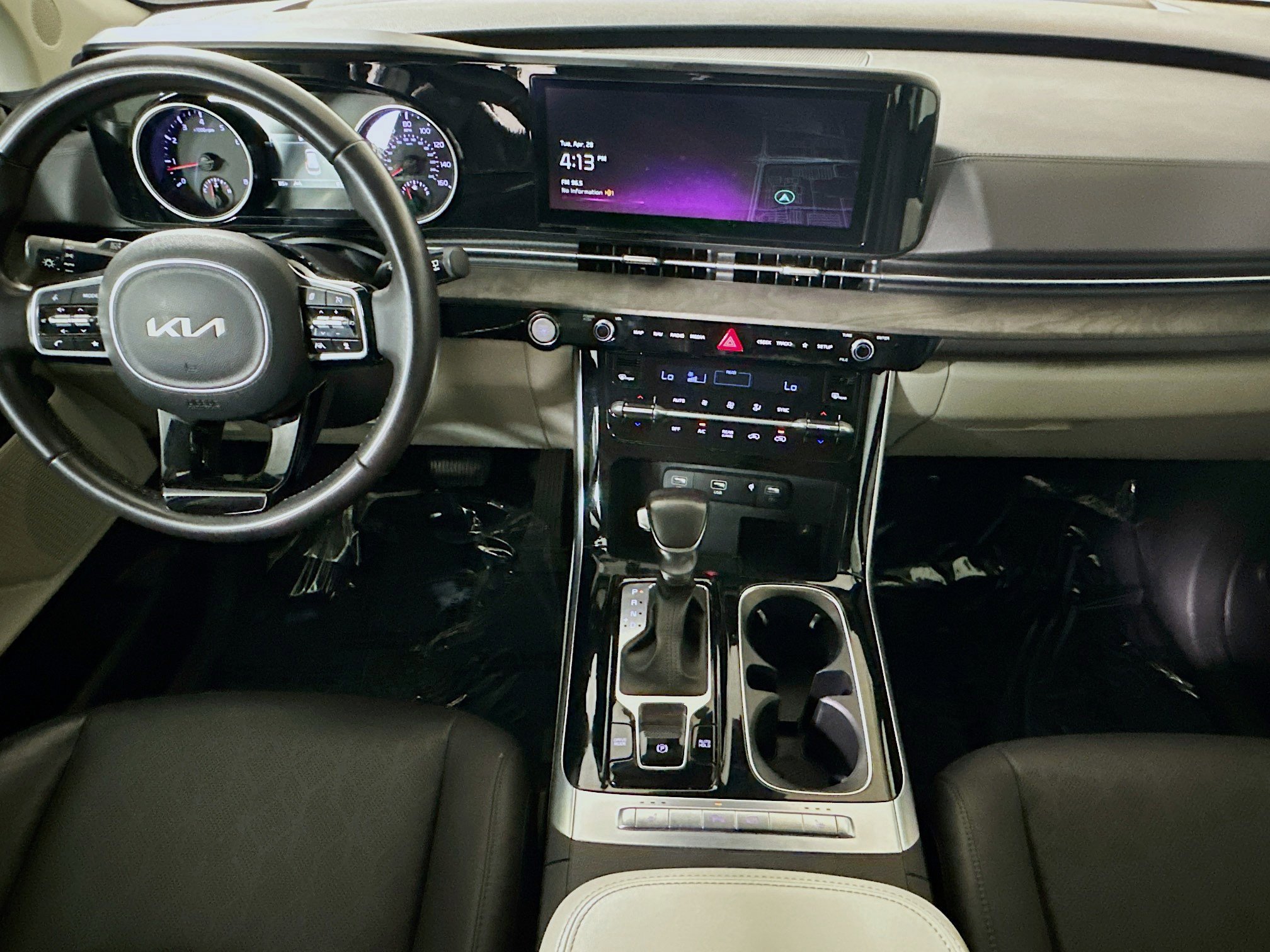 Used 2024 Snow White Pearl Kia EX image 27