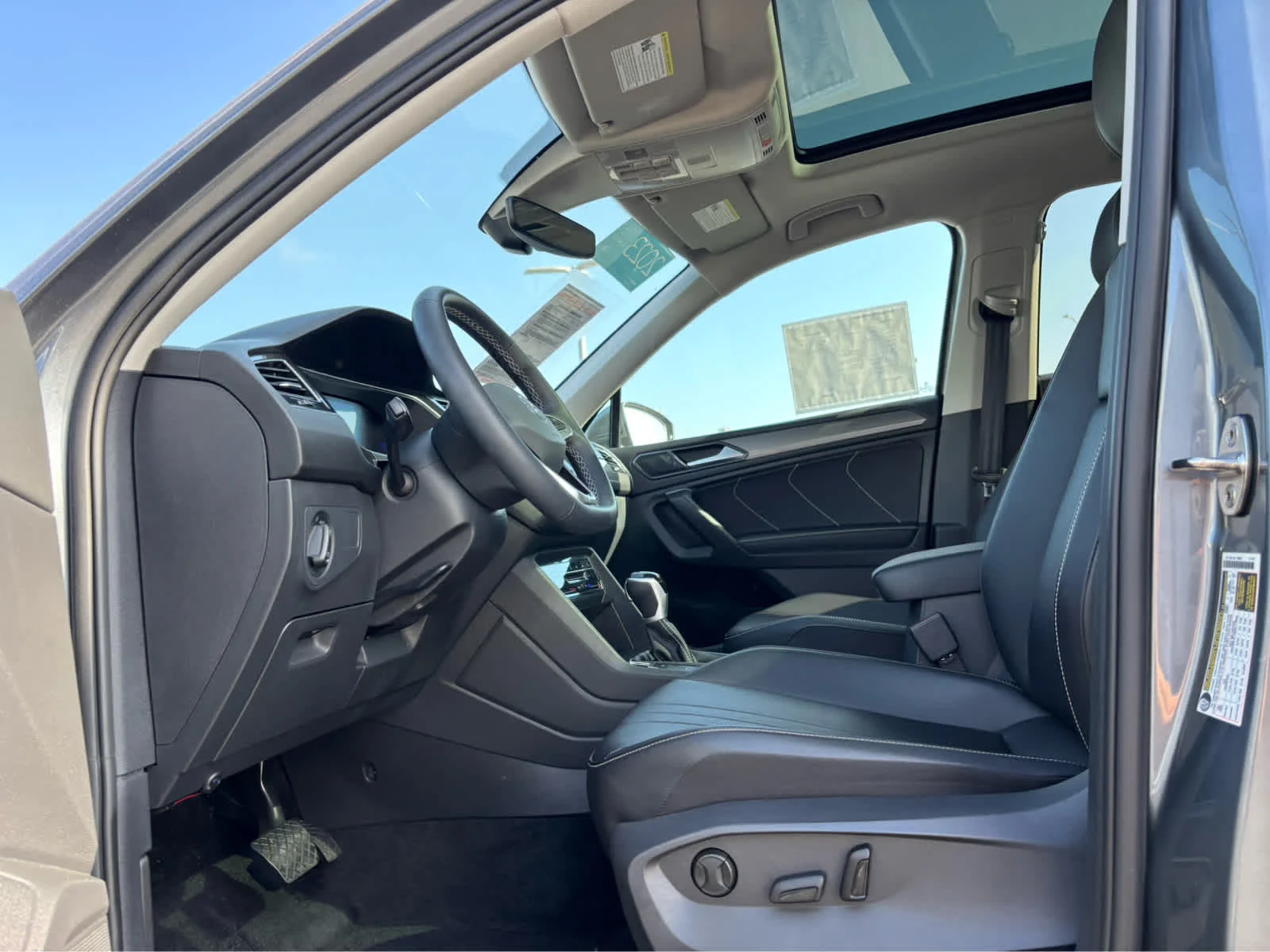 Used 2023 Platinum Gray Metallic Volkswagen SE image 9