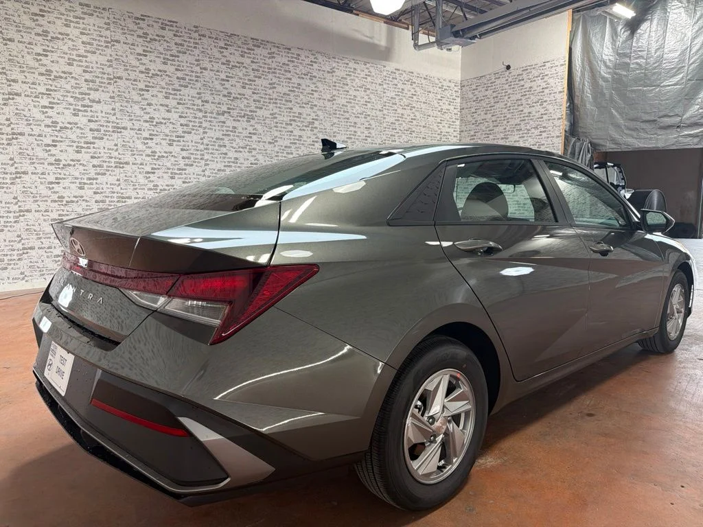 New 2026 Amazon Gray Hyundai SE image 7