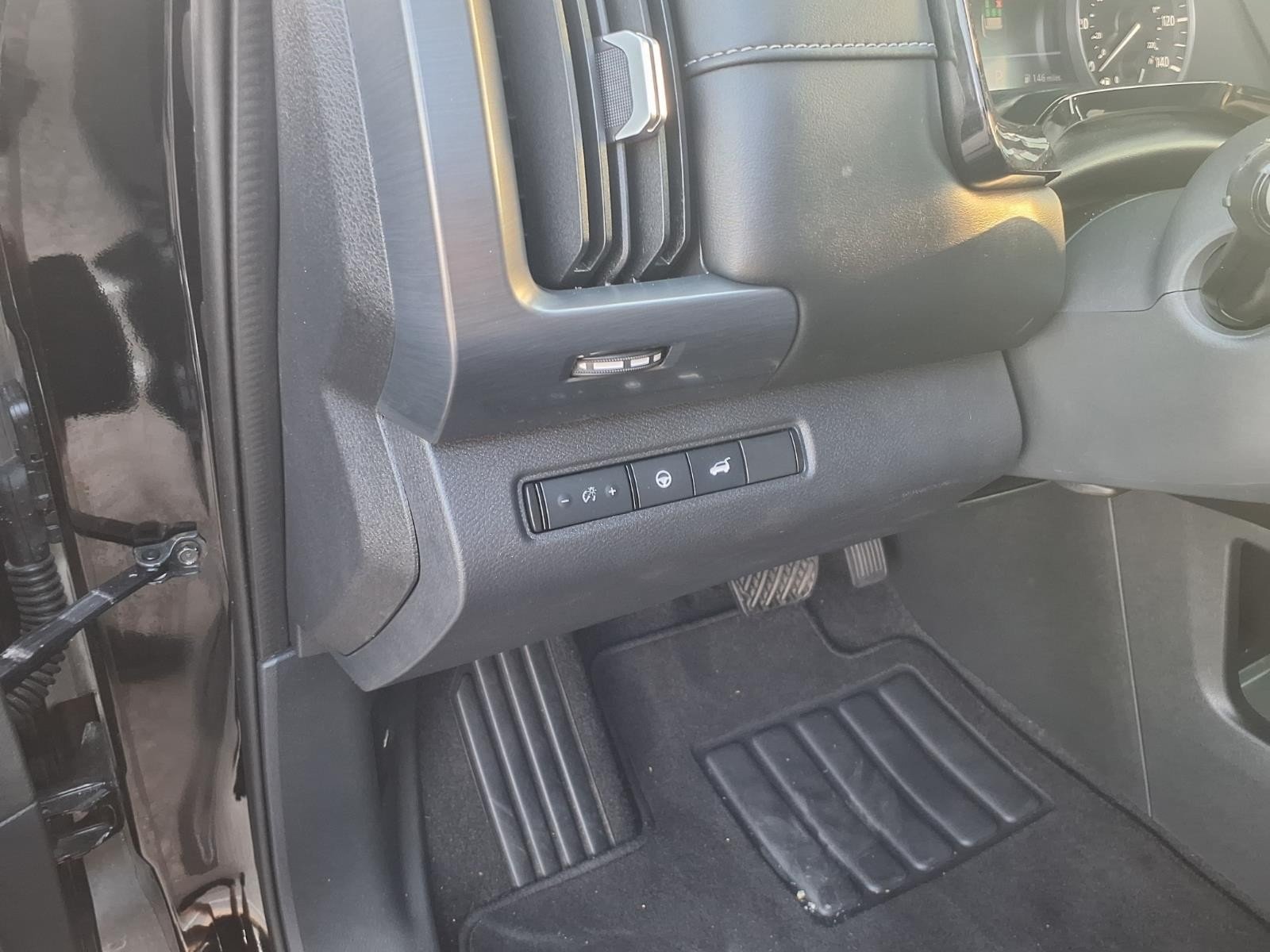 2022 Nissan Pathfinder SL Black at Robbins Nissan