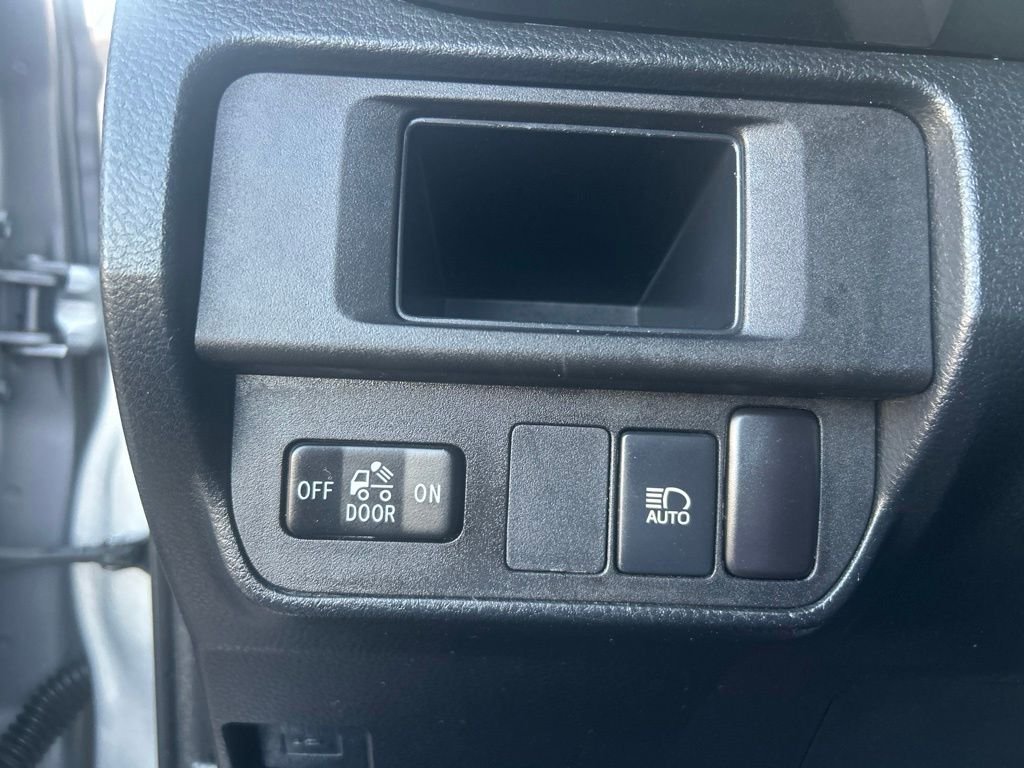 Used 2018 Silver Sky Metallic Toyota SR5 image 22