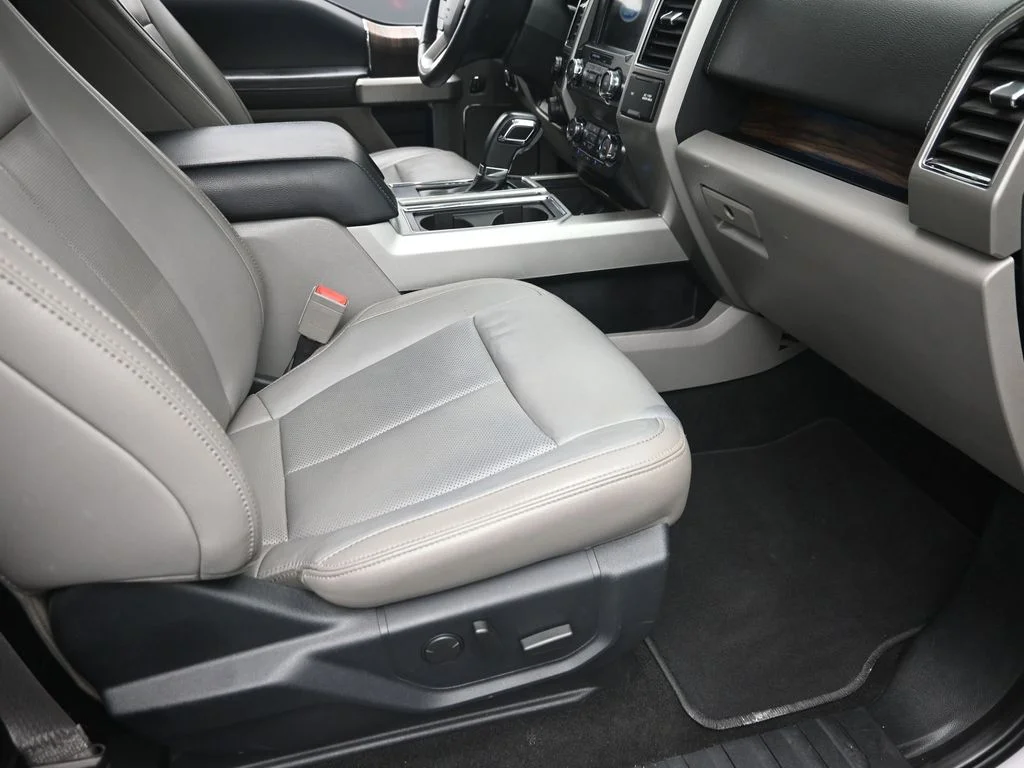 Used 2019 White Ford Lariat image 7