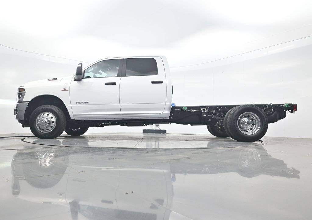 New 2026 Bright White Clearcoat RAM Tradesman image 43