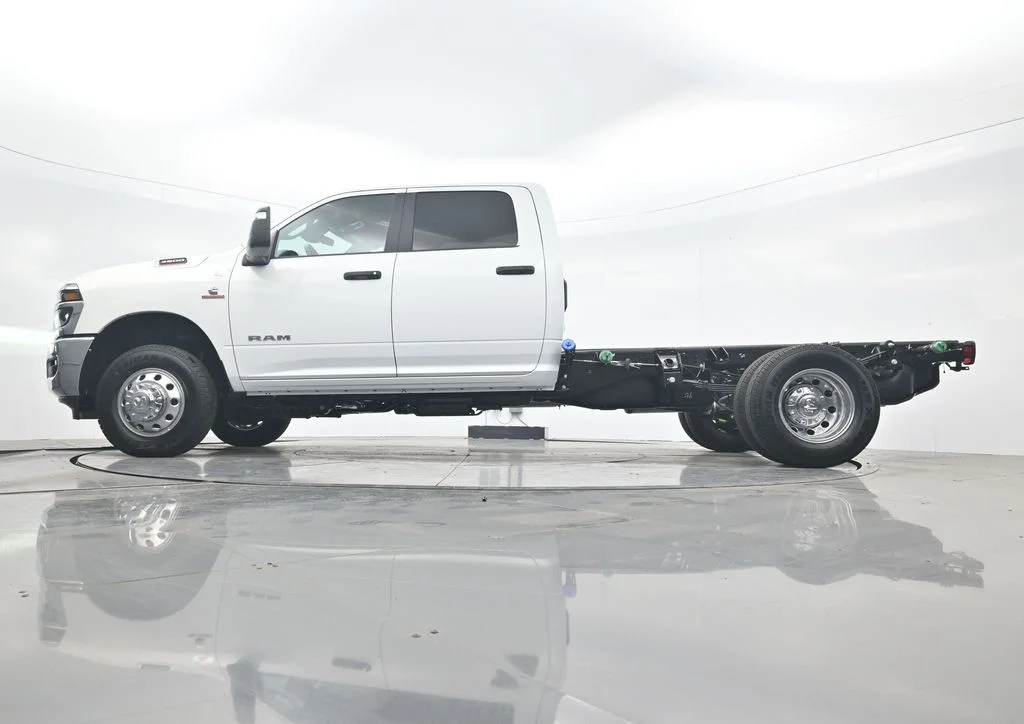 New 2026 Bright White Clear-Coat Exterior Paint RAM Tradesman image 43