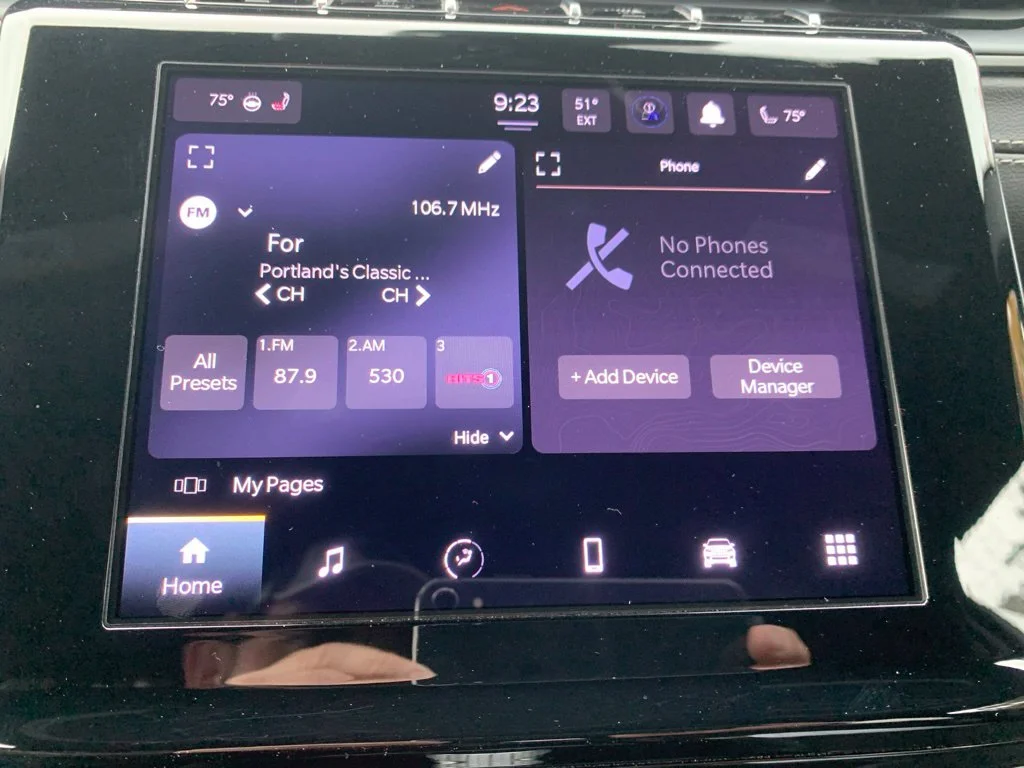 Used 2024 Diamond Black Crystal Pearlcoat Jeep Altitude X image 19