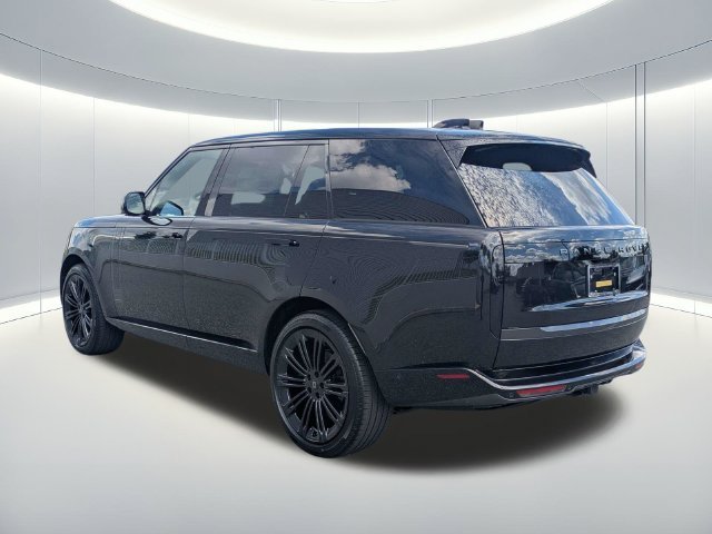 New 2027 Santorini Black Land Rover SE image 4