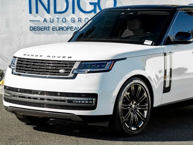 Used 2025 Fuji White Land Rover SE image 2