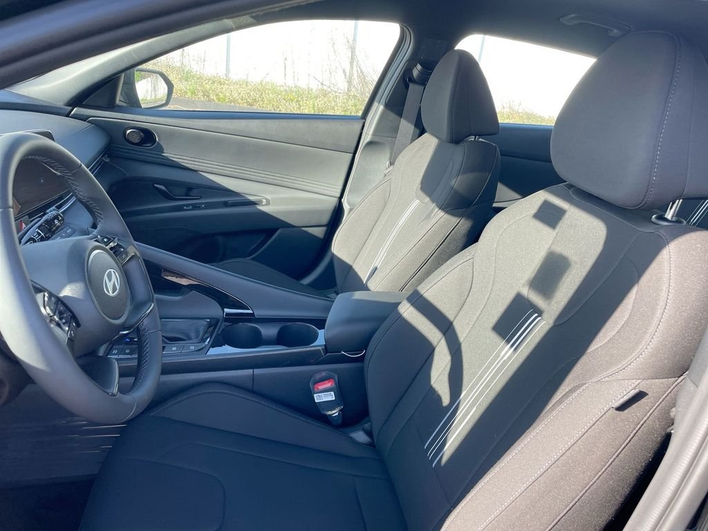 2025 Hyundai Elantra Blue - Photo 37