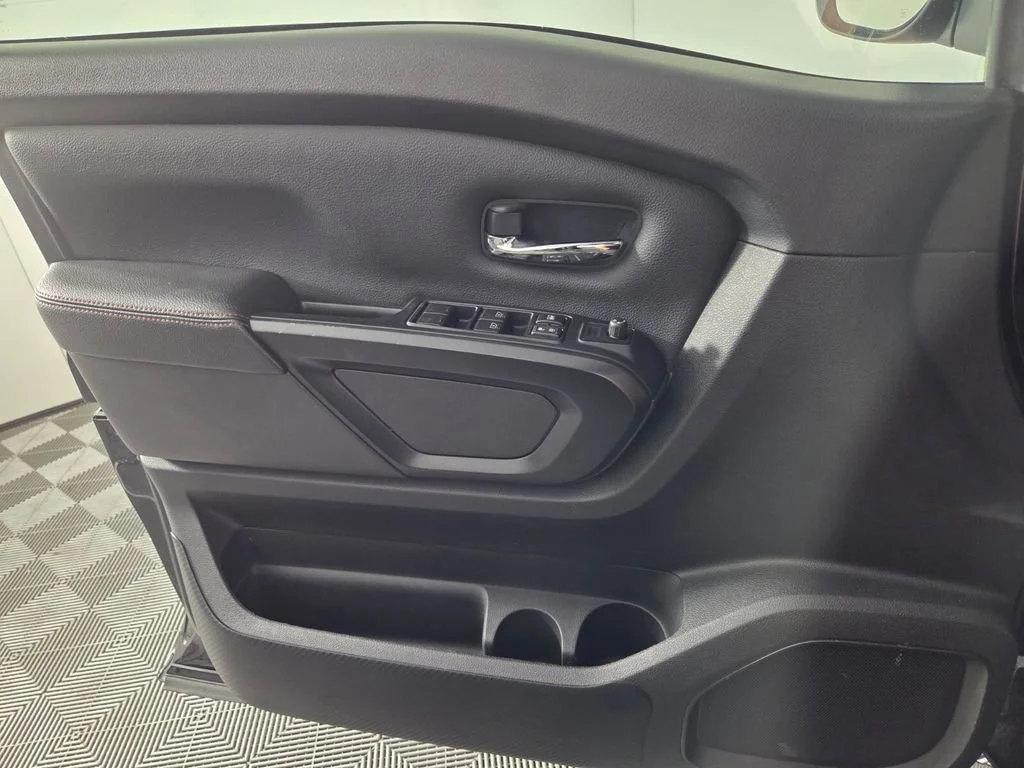 2024 Nissan Titan PRO-4X - Photo 19