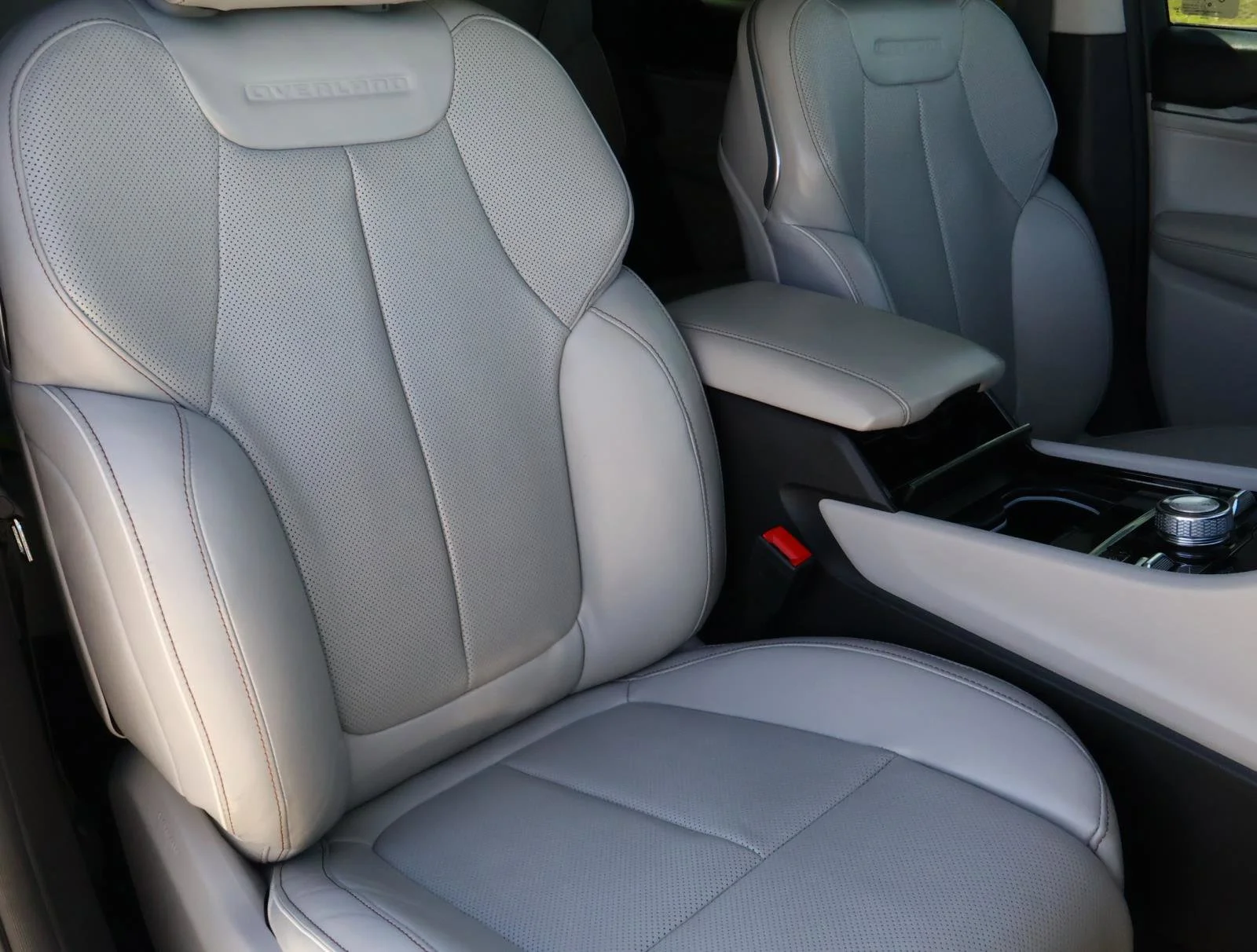 2023 Jeep Grand Cherokee Overland - Photo 18