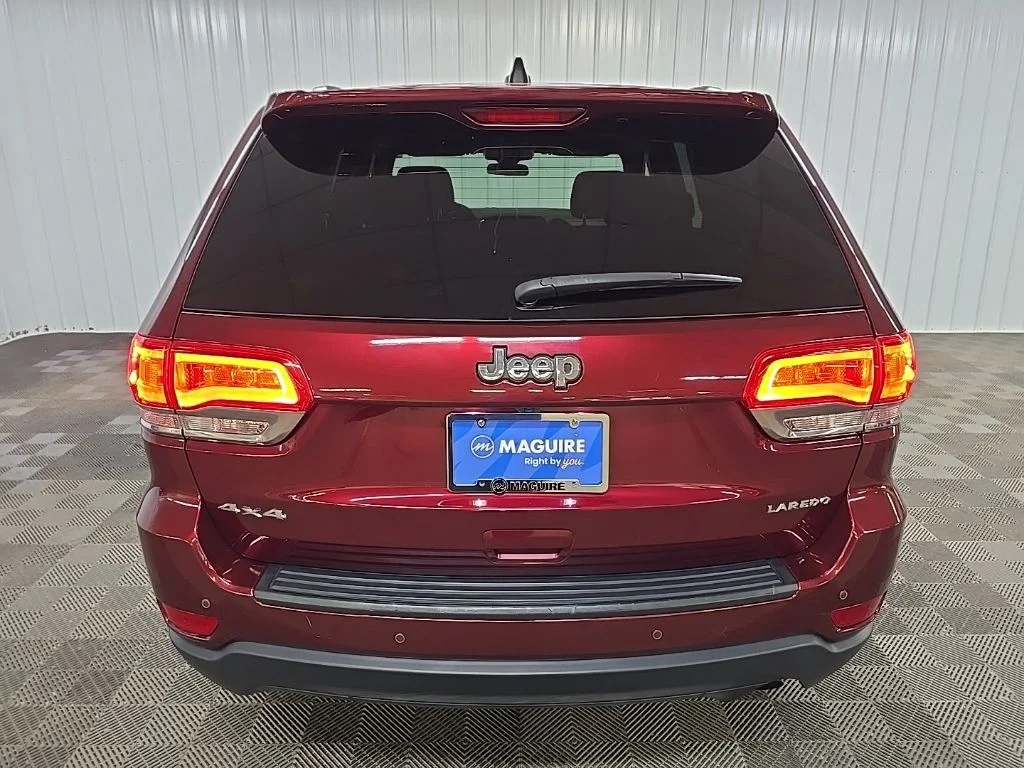 Used 2018 Red Jeep Laredo image 11