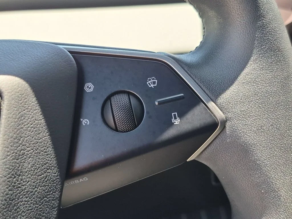 Used 2025  Tesla Long Range image 18