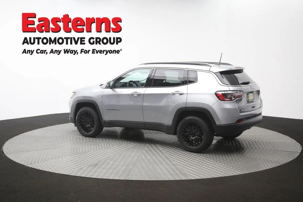 Used 2022 Silver Jeep Latitude image 61