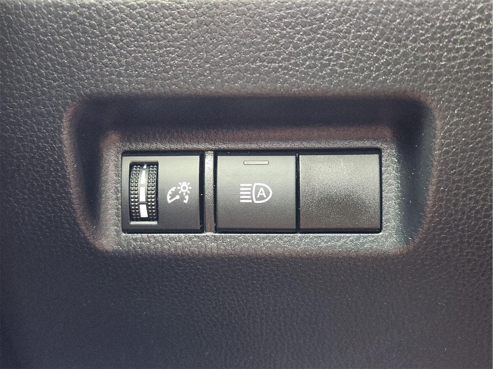 Used 2021 Magnetic Gray Metallic Toyota XLE image 21