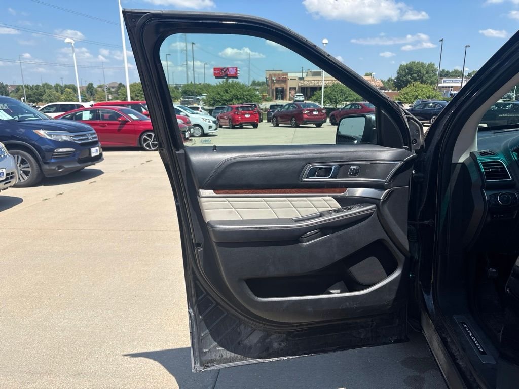 Used 2016 Black Ford Platinum image 9