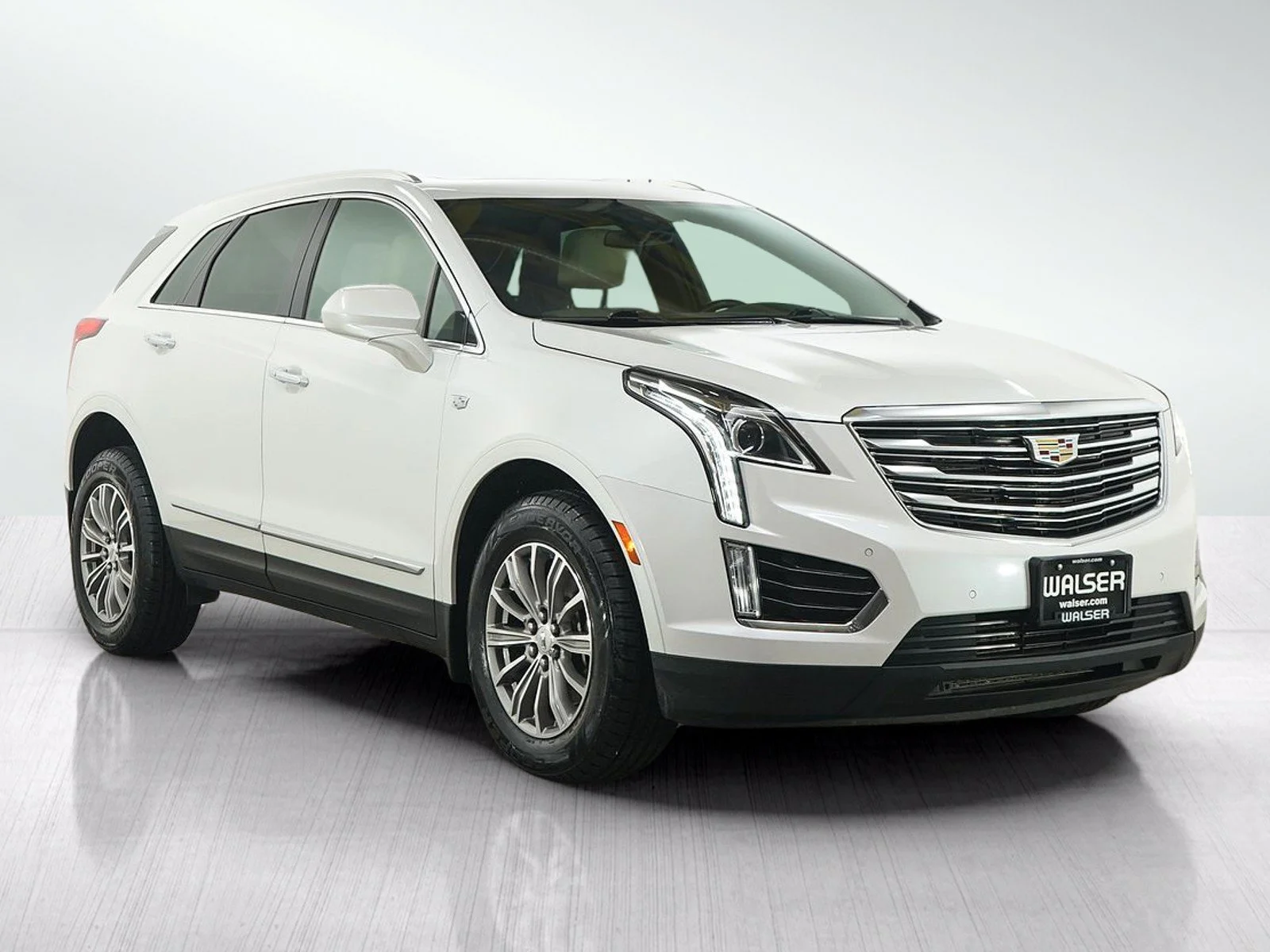 Used 2019 CRYSTAL WHITE TRICOAT Cadillac Luxury AWD image 7