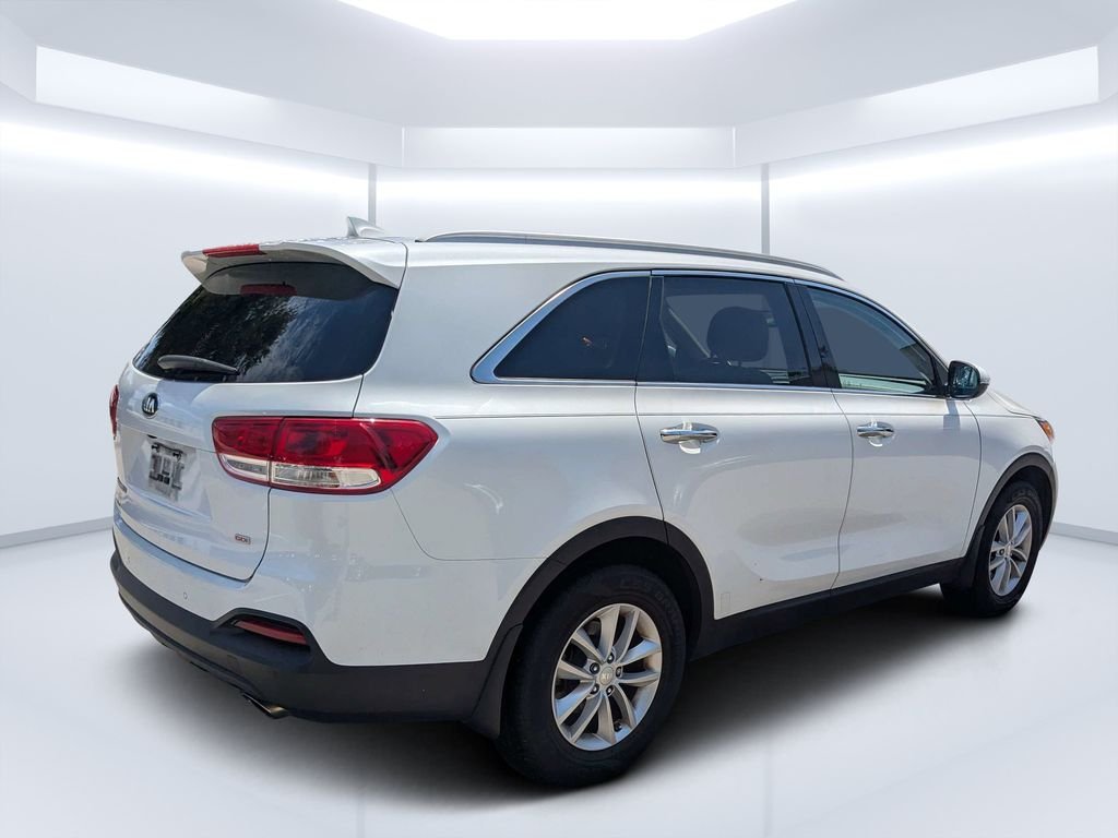 Used 2017 White Kia LX image 3