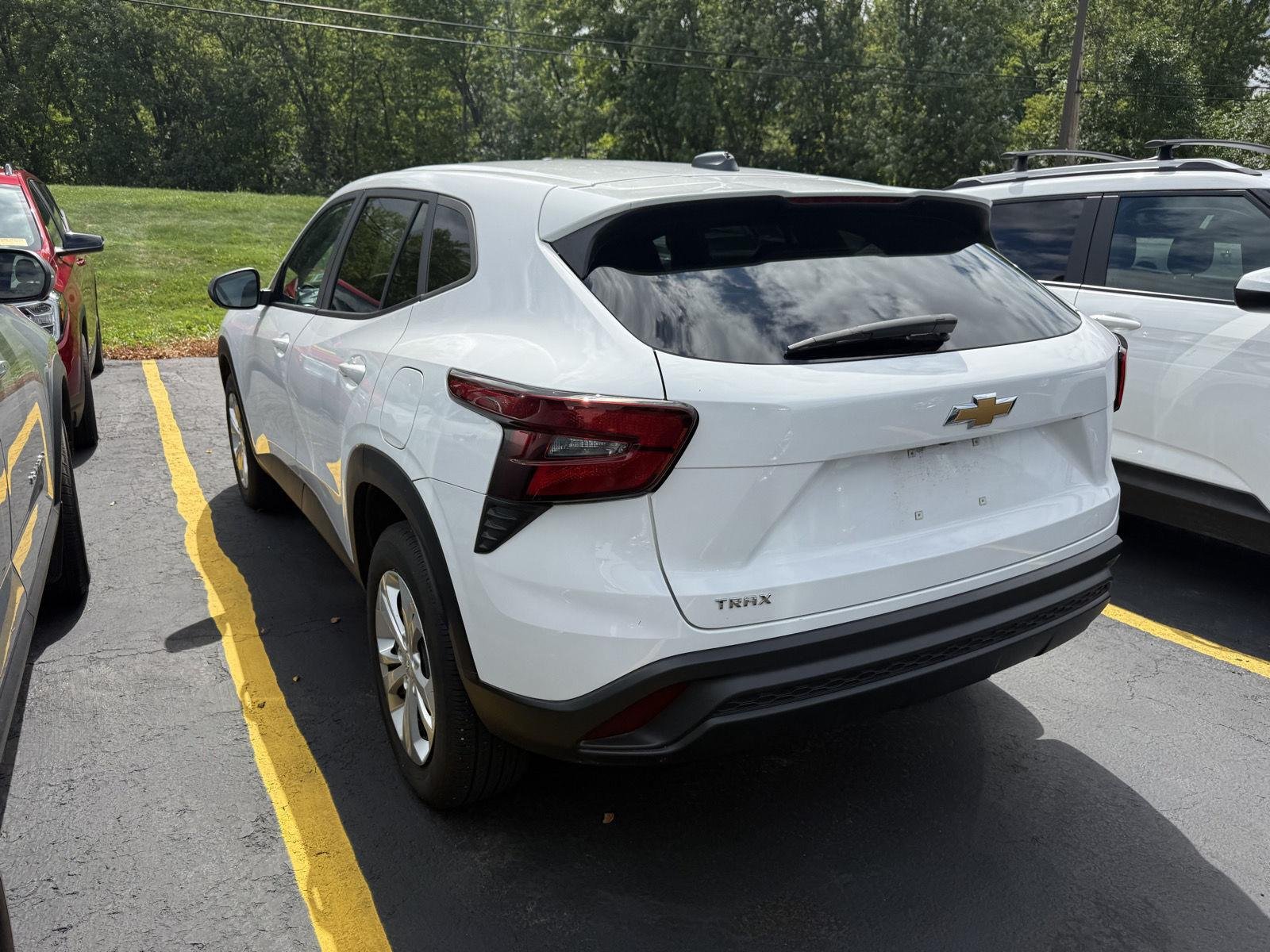 Used 2024 Summit White Chevrolet LS image 3