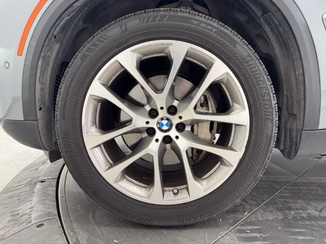 Used 2024 Skyscraper Gray Metallic BMW sDrive40i image 10