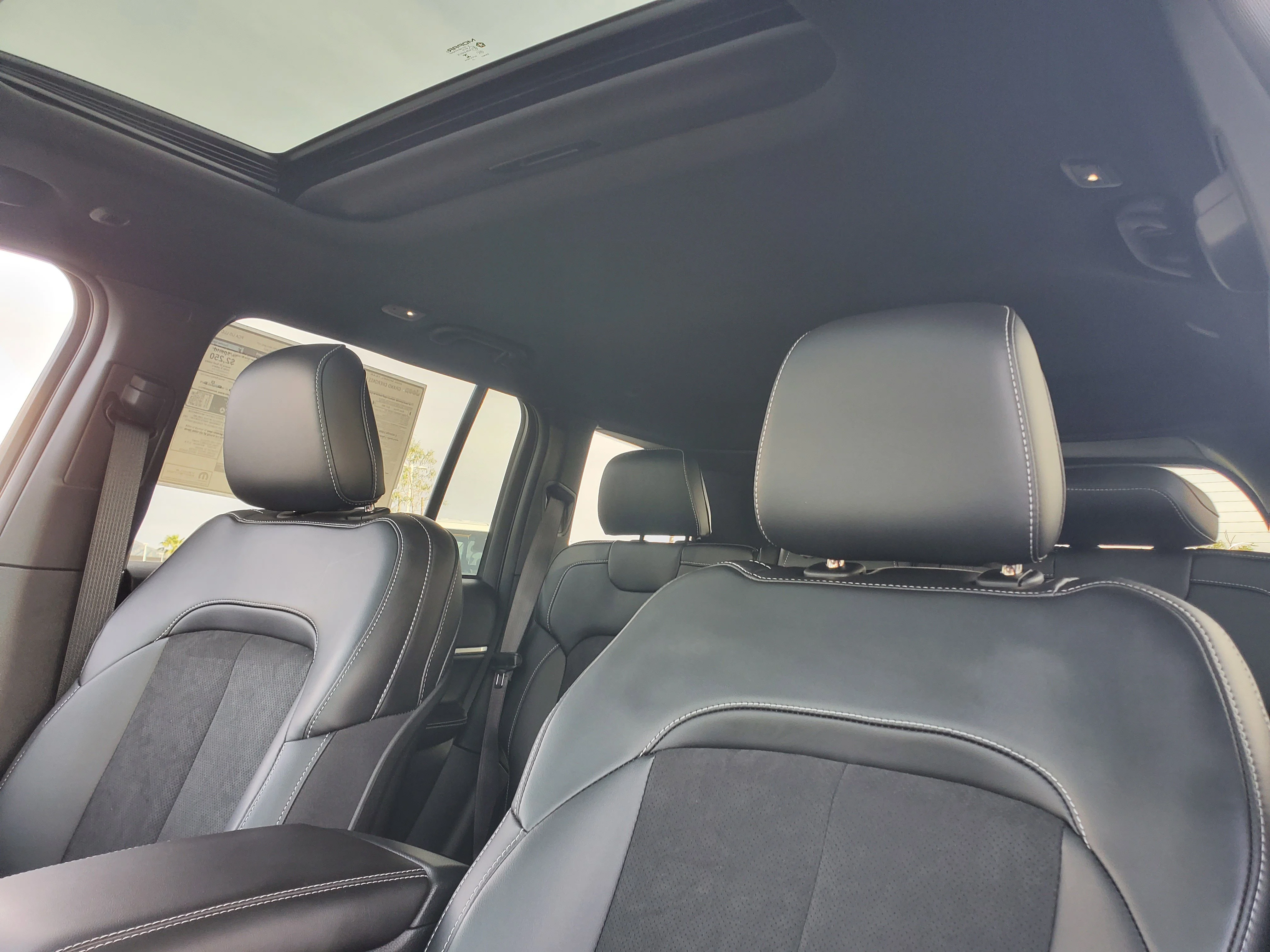 New 2026 Baltic Gray Metallic Clear-Coat Exterior Paint Jeep Altitude image 12
