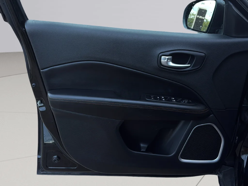 Used 2021 Diamond Black Crystal Pearlcoat Jeep Limited image 25