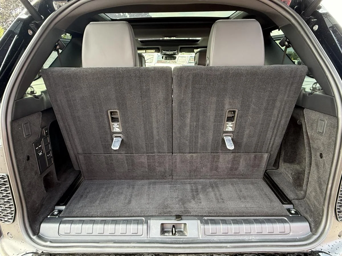 Used 2024 Black Land Rover Dynamic Se image 9