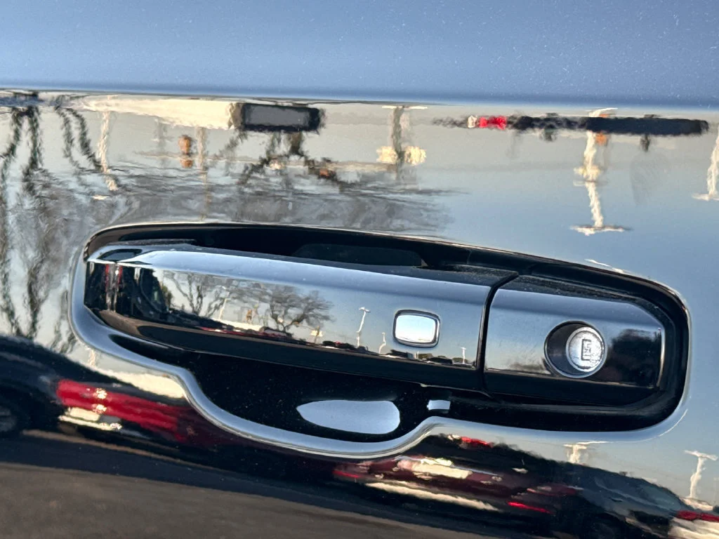 2025 GMC Yukon AT4 Ultimate - Photo 14