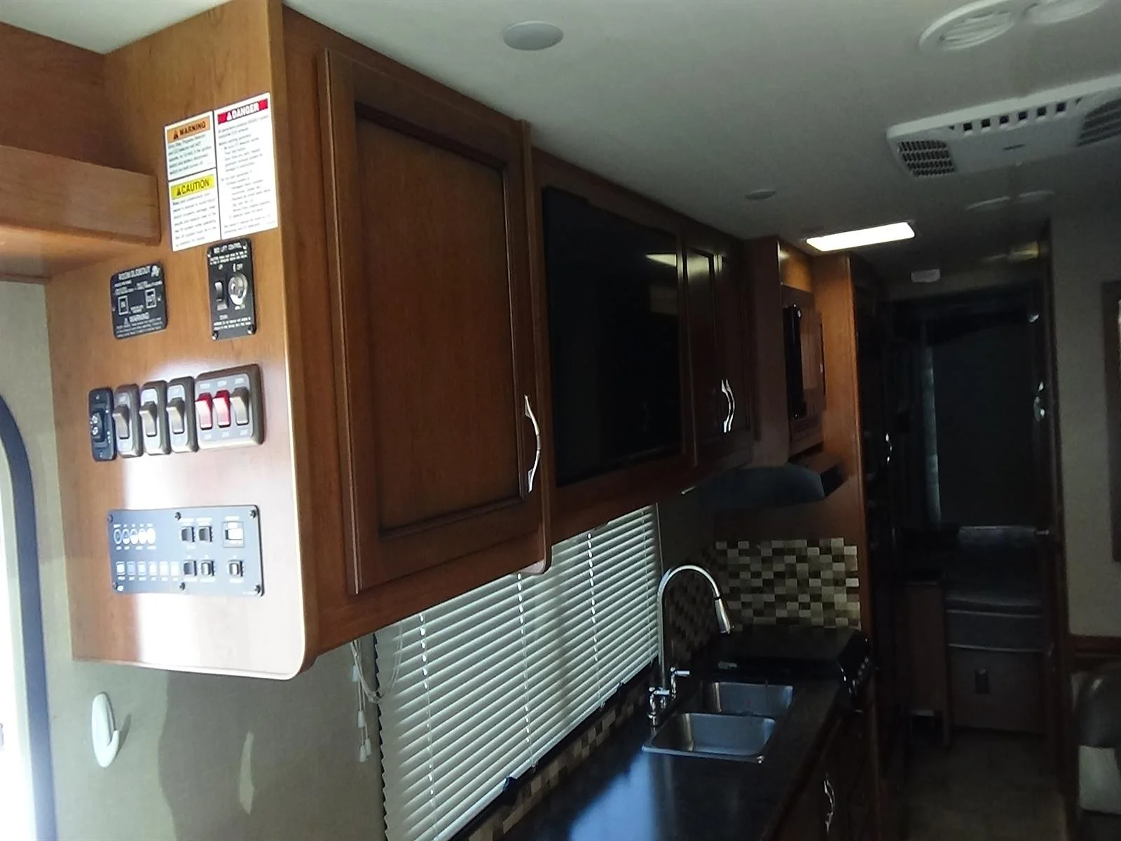 Used 2016 Tan Ford Fleetwood Flair image 16