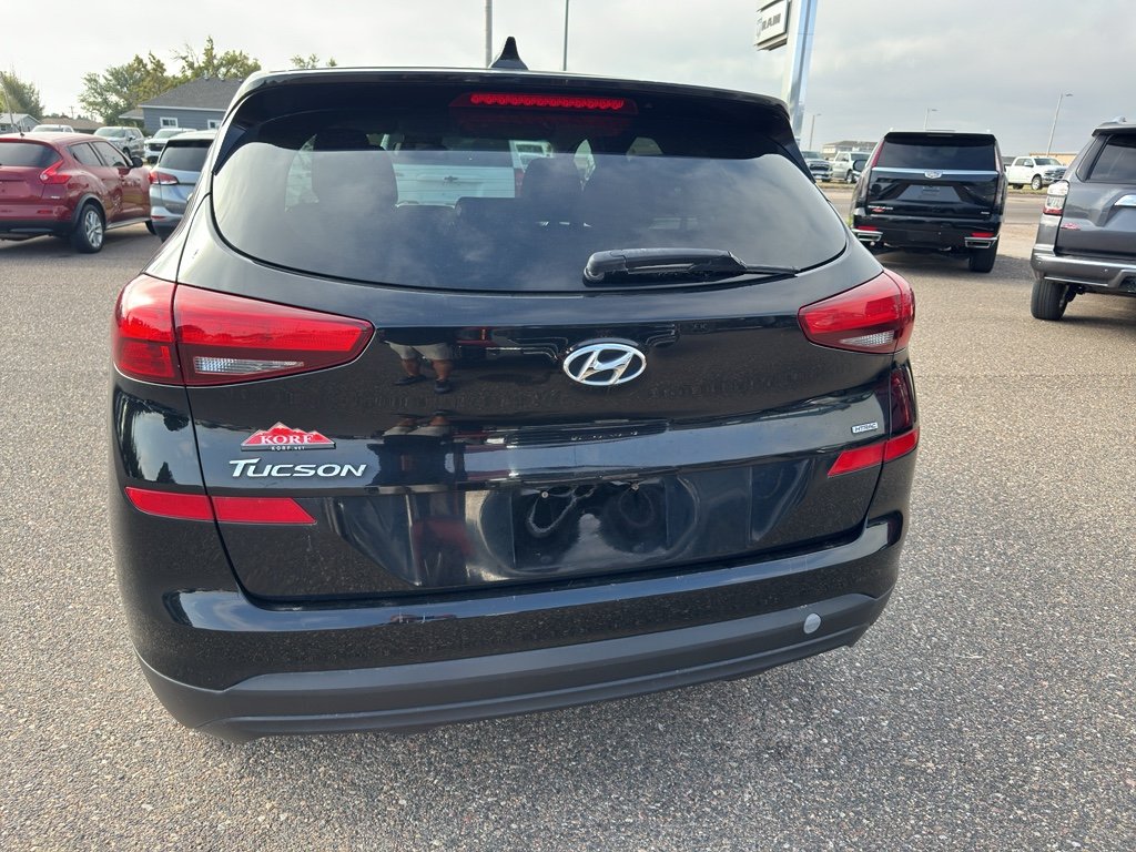 Used 2019 Black Noir Pearl Hyundai SE image 7