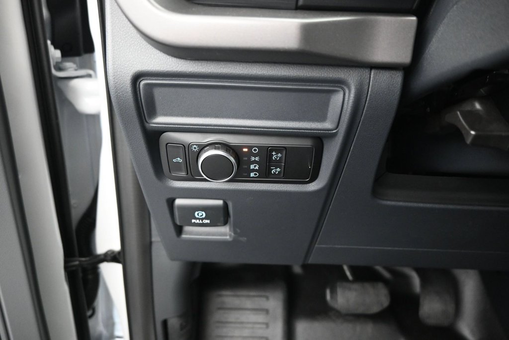 New 2026 Oxford White Ford XL image 17