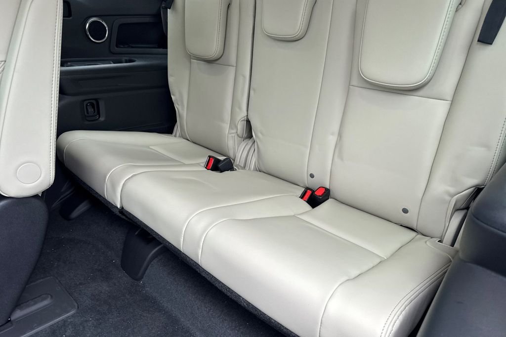 New 2026 CRYSTAL WHITE PEARL Subaru Limited 7-Passenger image 19