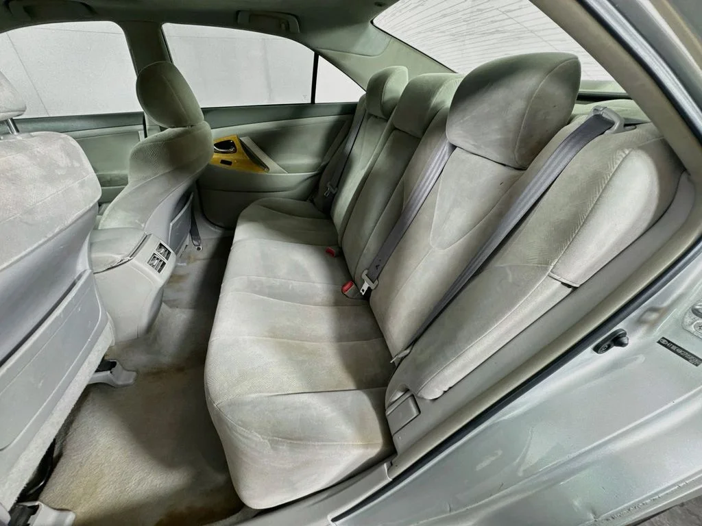 Used 2007 Silver Toyota XLE image 28