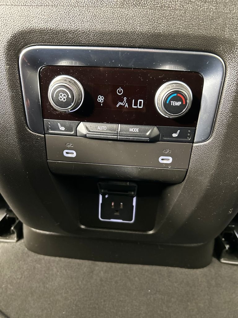 Used 2024 White Chevrolet Premier image 19