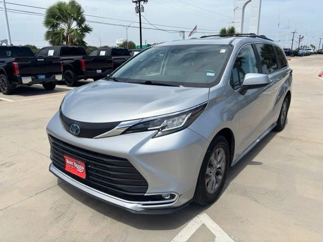 Used 2023 Silver Toyota XLE image 3