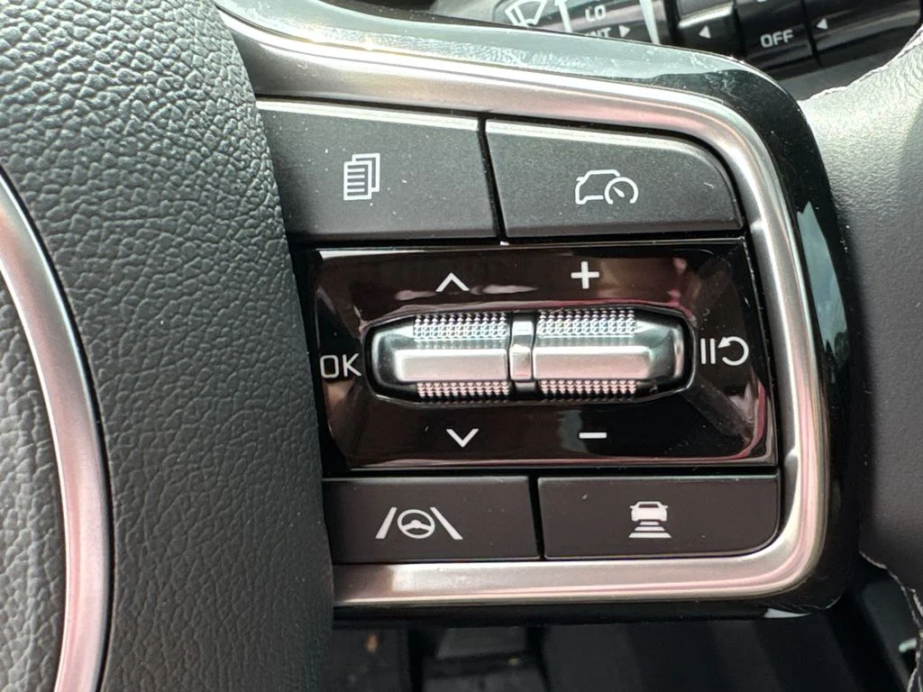 2025 Kia Sorento S - Photo 26