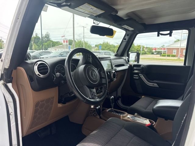 Used 2011 White Jeep Unlimited Sahara image 10