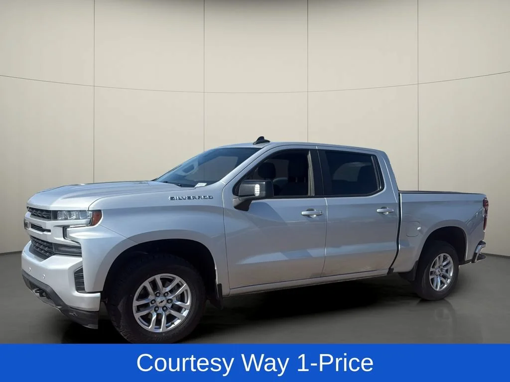 Used 2022 Silver Ice Metallic Chevrolet RST image 4