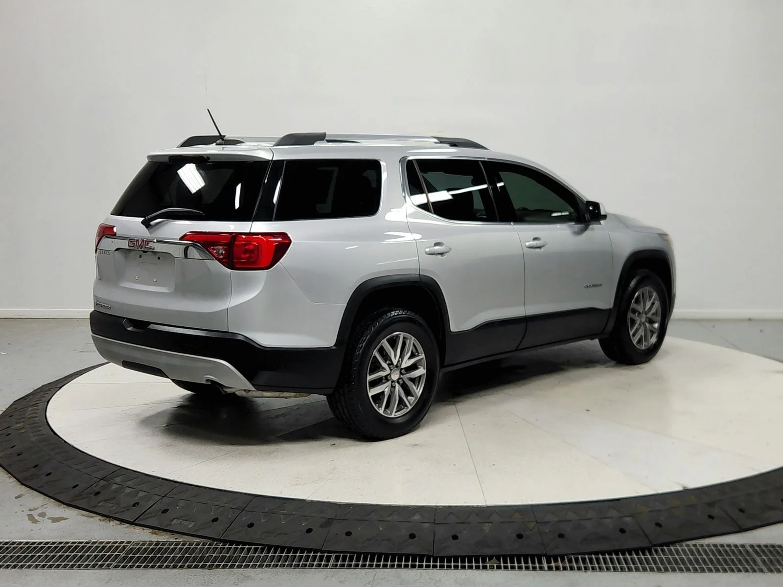 Used 2018 Silver GMC SLE-2 image 8