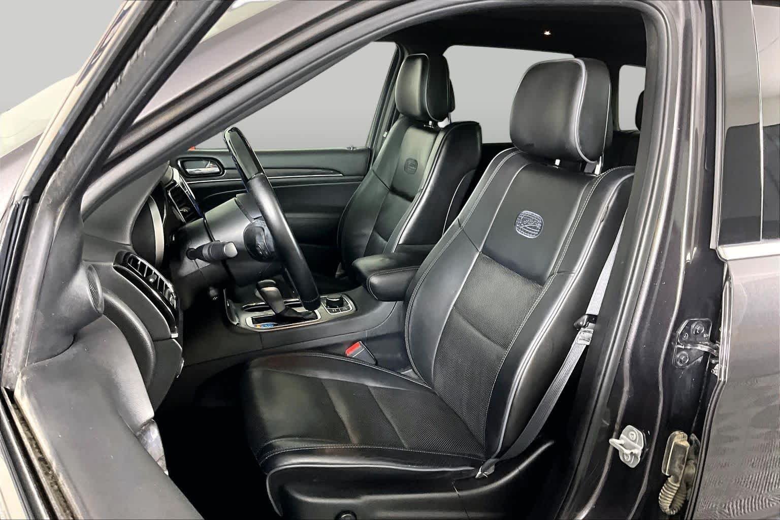 Used 2020 Granite Crystal Metallic Clearcoat Jeep Overland image 8