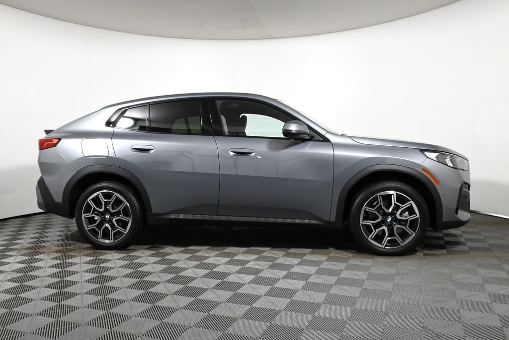 Used 2025 Gray BMW xDrive28i image 8