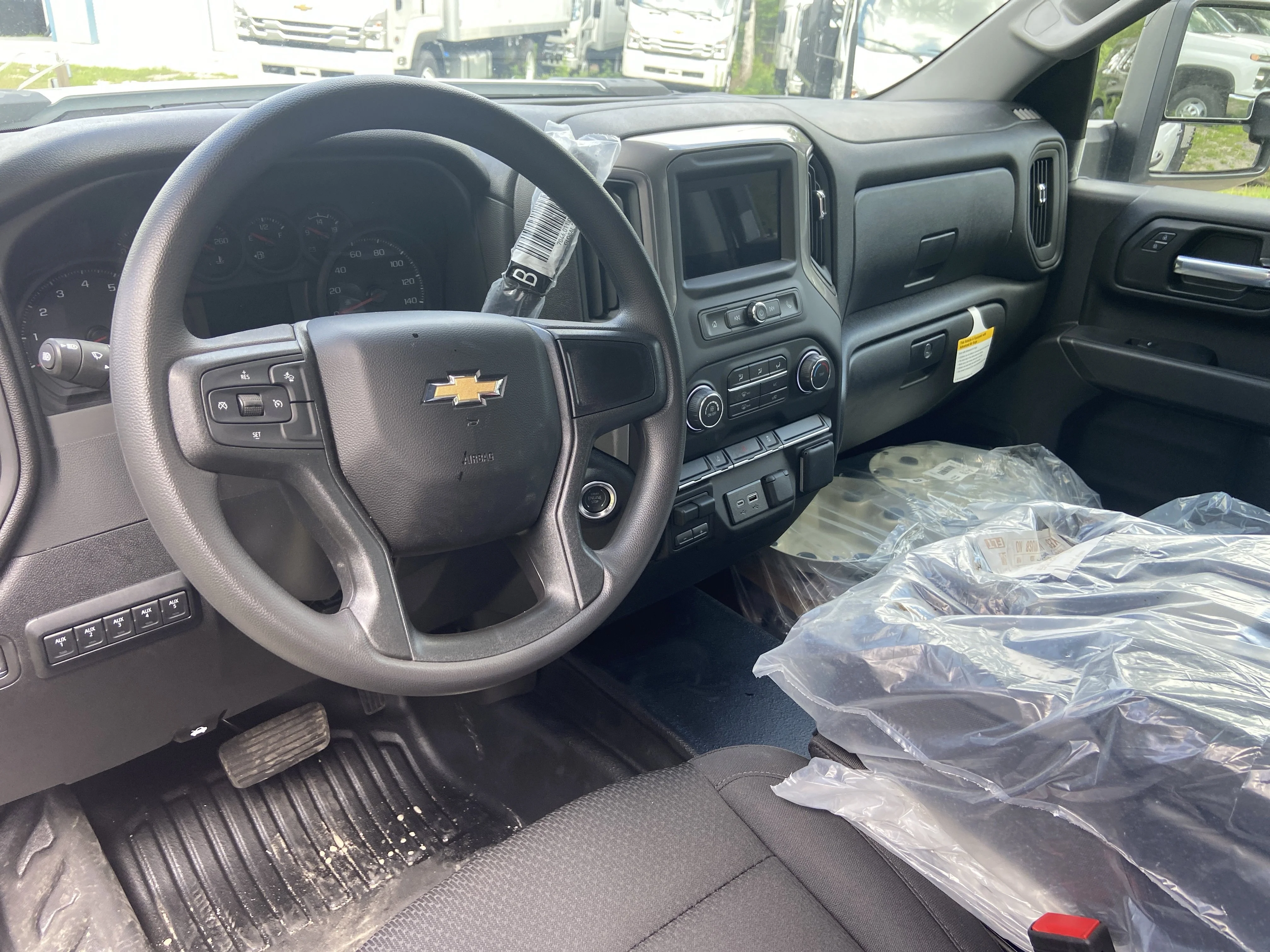 New 2026 Summit White Chevrolet Work Truck image 14
