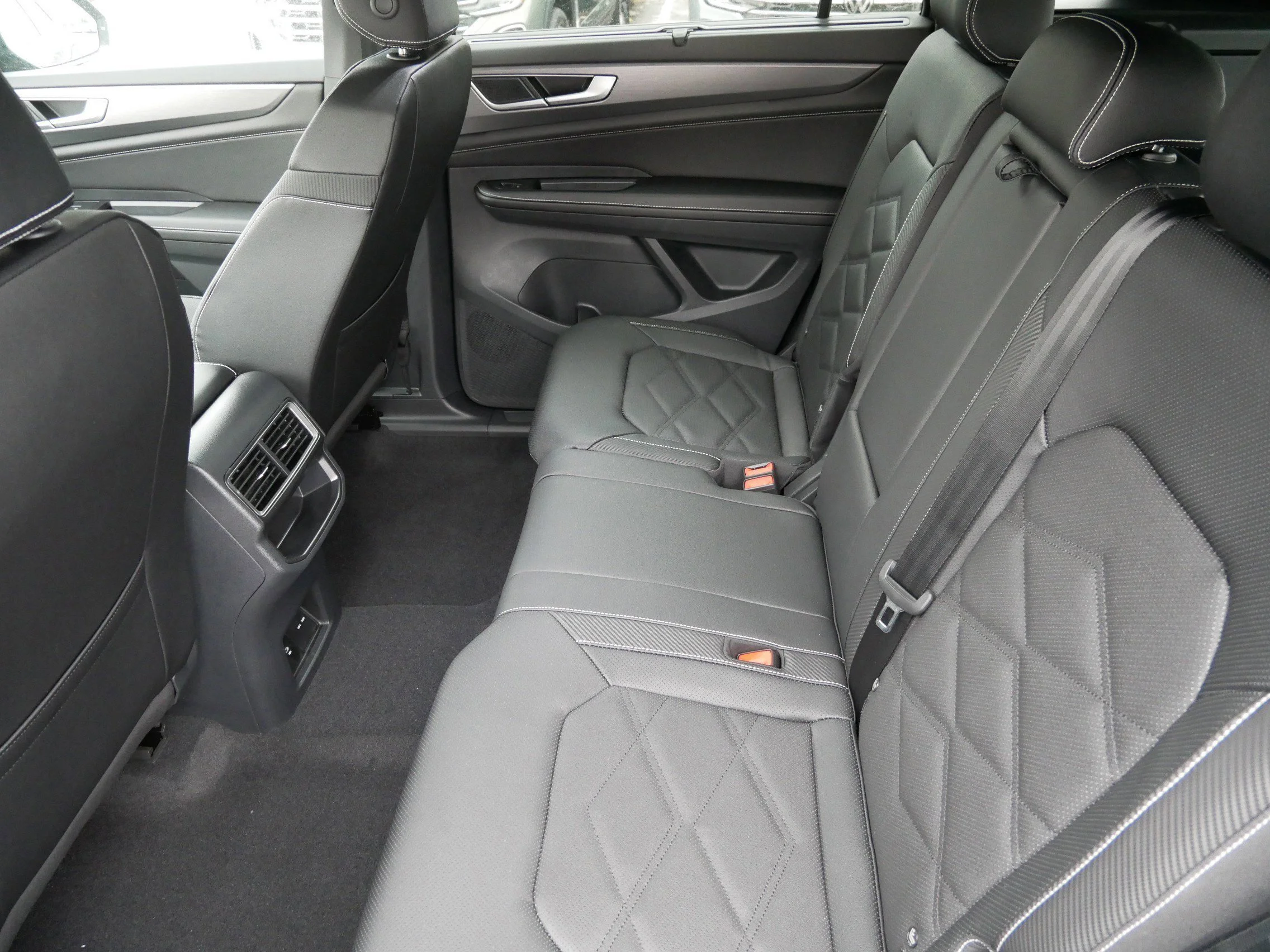 2026 Volkswagen Atlas Cross Sport SE w/Tech - Photo 8