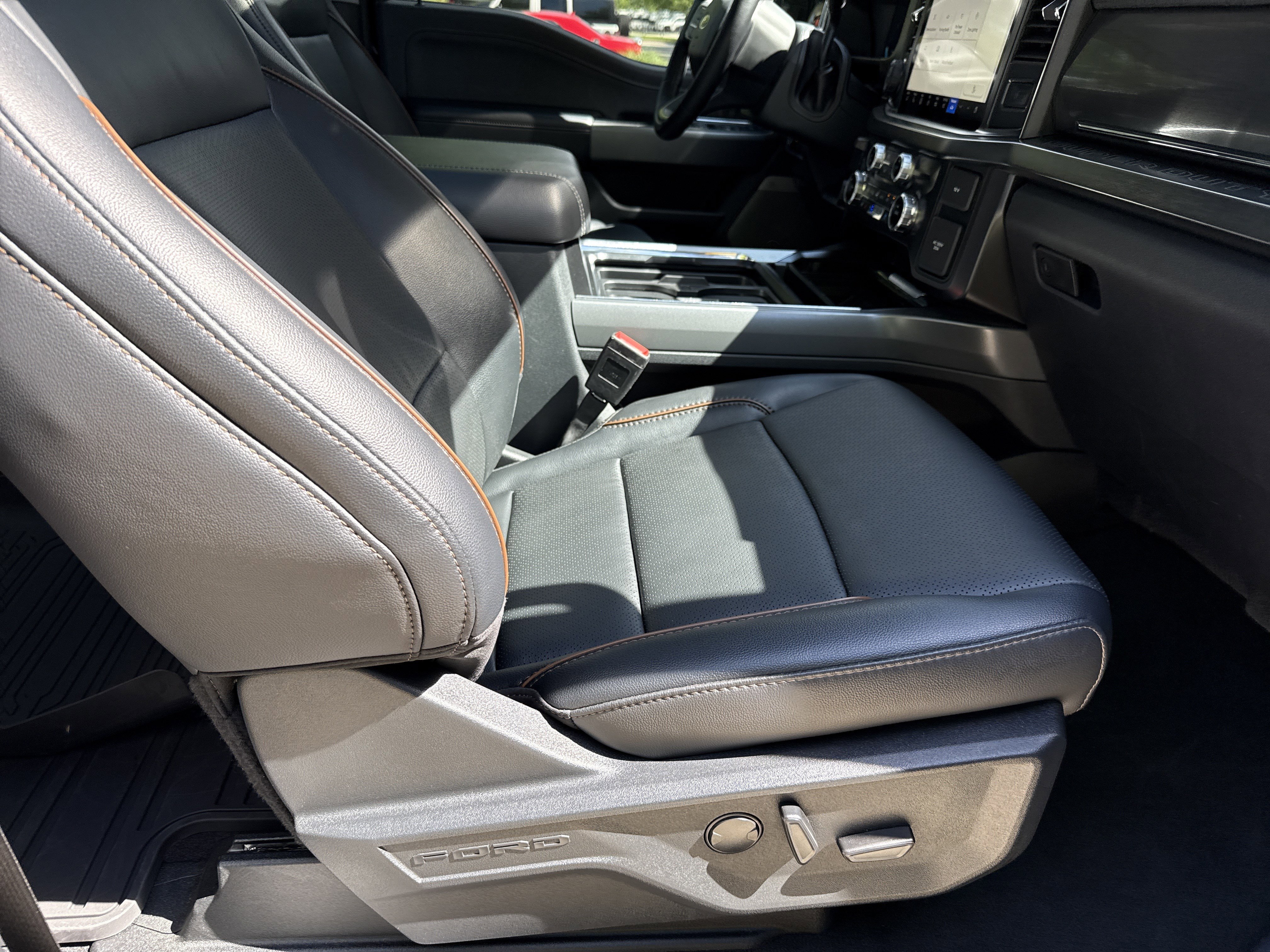 Used 2025 Blue Metallic Ford LARIAT image 15